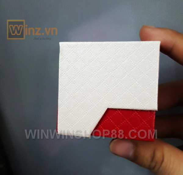 Hop-qua-hinh-vuong-V2-dung-nhan