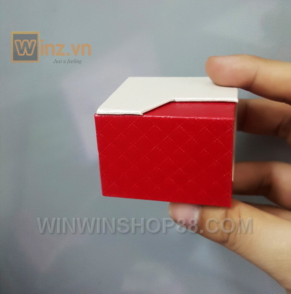 Hop-qua-hinh-vuong-V2-dung-nhan