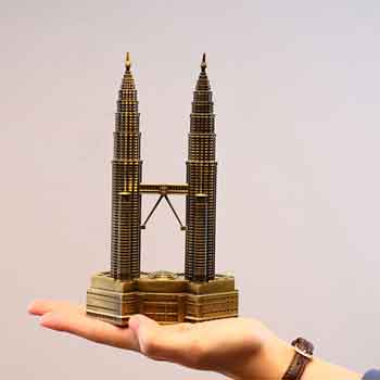 Mô hình tháp đôi Petronas cao 18 cm V.2